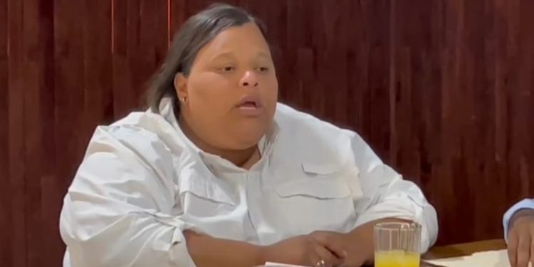 Vídeo; Regidora denuncia ayuntamiento de Dajabón está pagando con cheques sin fondo